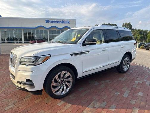 White Metallic 2024 Lincoln Navigator Premiere