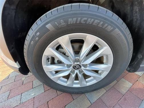 2023 Toyota Corolla Cross LE