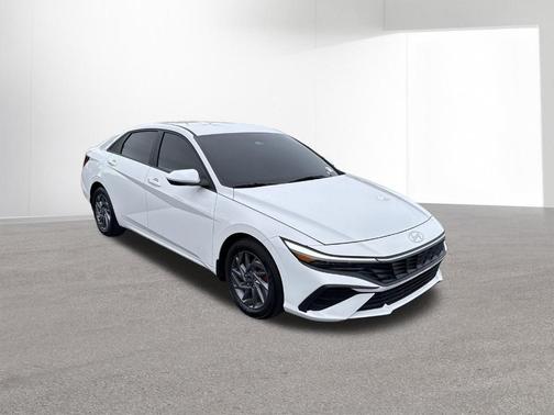 White 2024 Hyundai ELANTRA SEL
