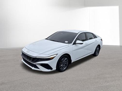 White 2024 Hyundai ELANTRA SEL