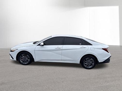 White 2024 Hyundai ELANTRA SEL