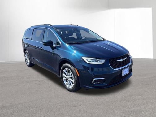 Fathom Blue Pearlcoat 2022 Chrysler Pacifica Touring-L