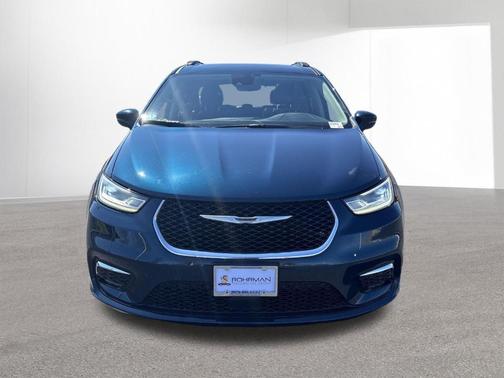 Fathom Blue Pearlcoat 2022 Chrysler Pacifica Touring-L