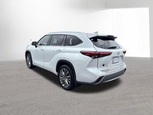 Wind Chill Pearl 2022 Toyota Highlander Platinum