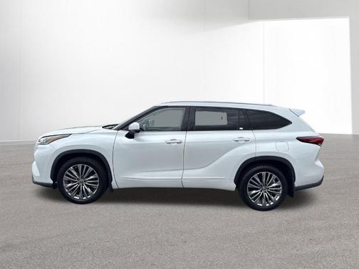 Wind Chill Pearl 2022 Toyota Highlander Platinum