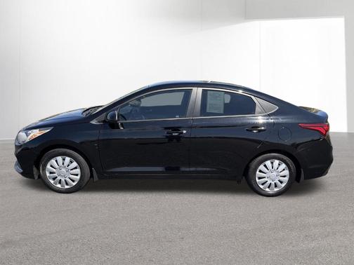 Absolute Black 2018 Hyundai Accent SE