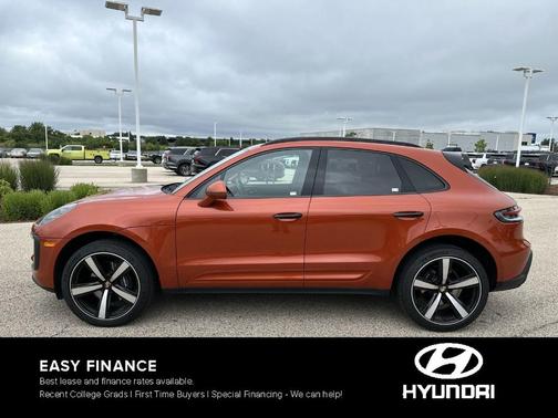 2023 Porsche Macan Base