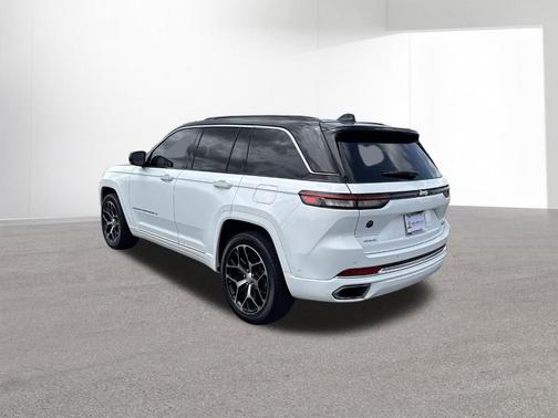 Bright White Clearcoat 2025 Jeep Grand Cherokee Summit