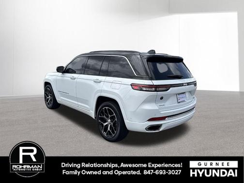 Bright White Clearcoat 2025 Jeep Grand Cherokee Summit
