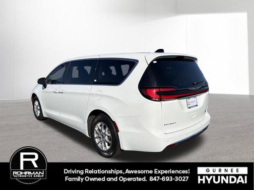 Bright White Clearcoat 2023 Chrysler Pacifica Touring-L