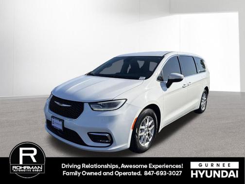 Bright White Clearcoat 2023 Chrysler Pacifica Touring-L