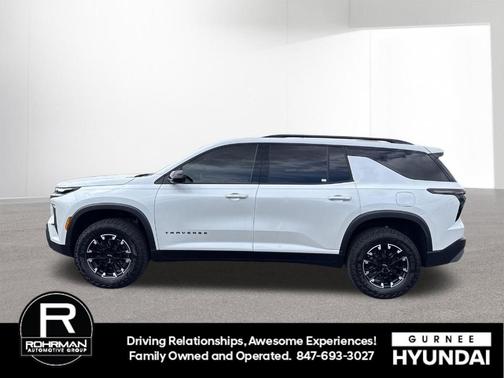 Iridescent Pearl Tricoat 2025 Chevrolet Traverse Z71
