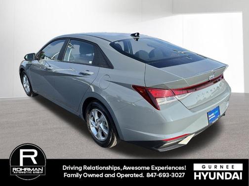 2022 Hyundai ELANTRA SE