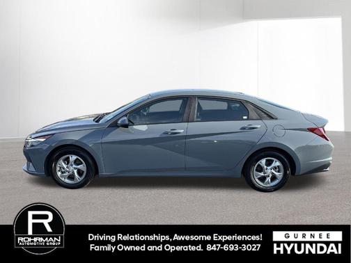 2022 Hyundai ELANTRA SE