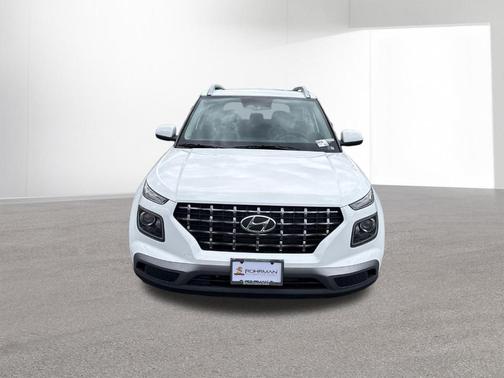Lunar White 2026 Hyundai VENUE SEL