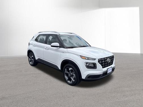 Lunar White 2026 Hyundai VENUE SEL