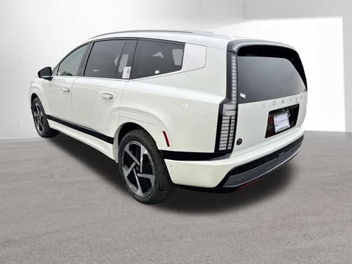 Snow White Pearl 2026 Hyundai IONIQ 9 PERFORMANCE CALLIGRAPHY