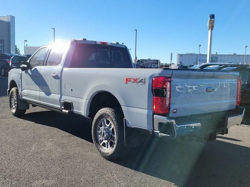 2025 Ford F-350 LARIAT SUPER DUTY