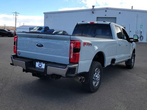2025 Ford F-350 LARIAT SUPER DUTY