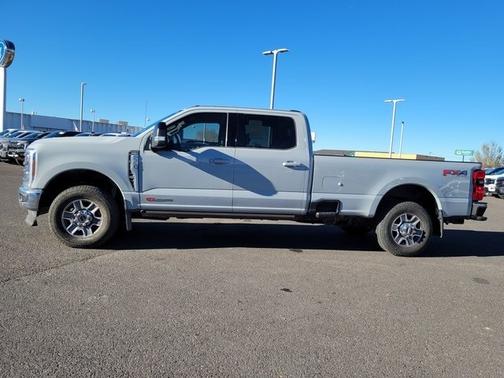 2025 Ford F-350 LARIAT SUPER DUTY