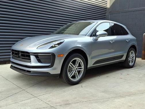 Dolomite Silver Metallic 2026 Porsche Macan Base