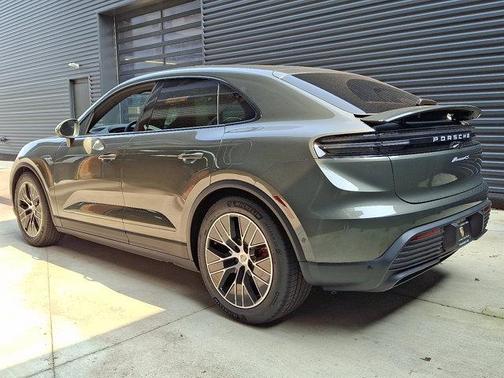2025 Porsche Macan 4S