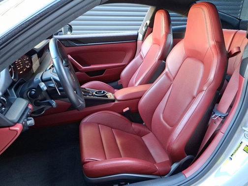 2022 Porsche 911 Carrera 4 GTS