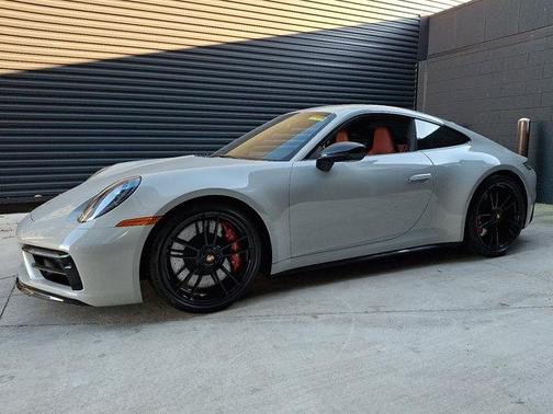 2022 Porsche 911 Carrera 4 GTS