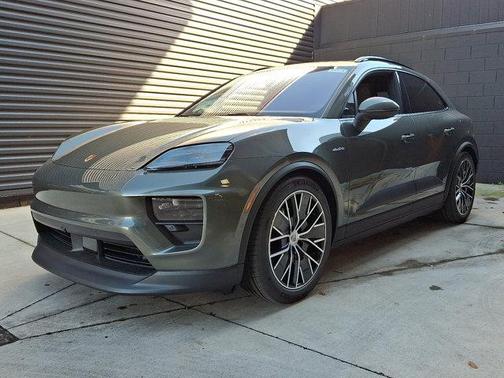 2025 Porsche Macan Base