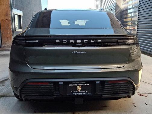 2025 Porsche Macan Base