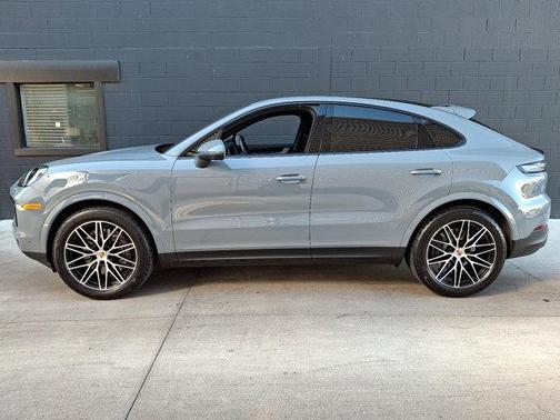 2025 Porsche Cayenne AWD
