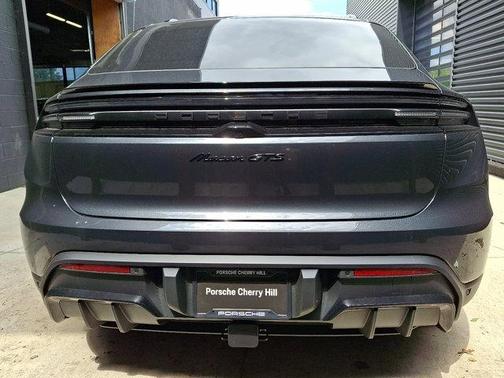 Volcano Grey Metallic 2026 Porsche Macan GTS