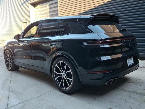 2025 Porsche Cayenne Turbo