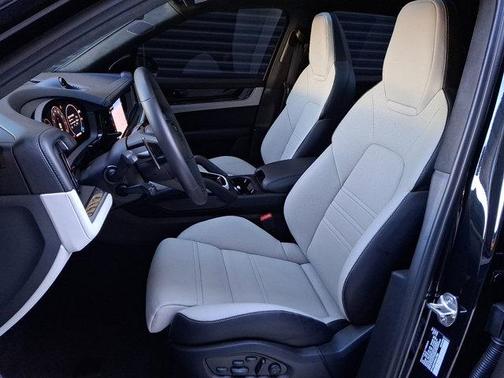 2025 Porsche Cayenne Turbo