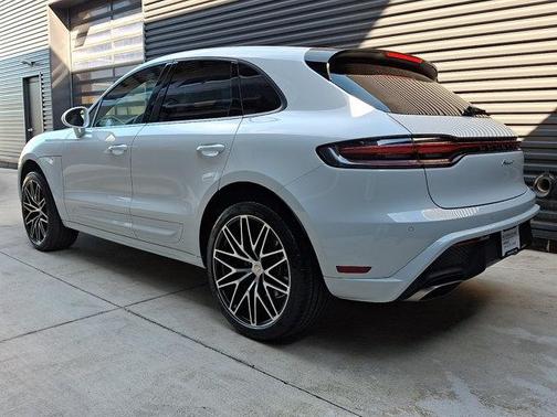 Carrara White Metallic 2026 Porsche Macan