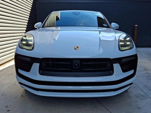 Carrara White Metallic 2026 Porsche Macan
