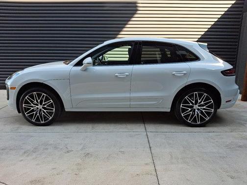 Carrara White Metallic 2026 Porsche Macan