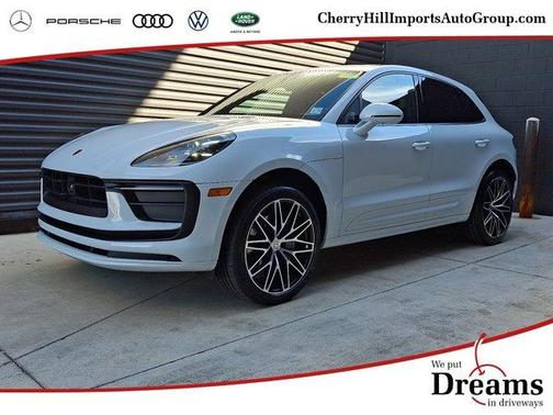 Carrara White Metallic 2026 Porsche Macan
