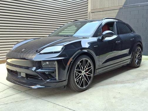 2025 Porsche Macan Turbo
