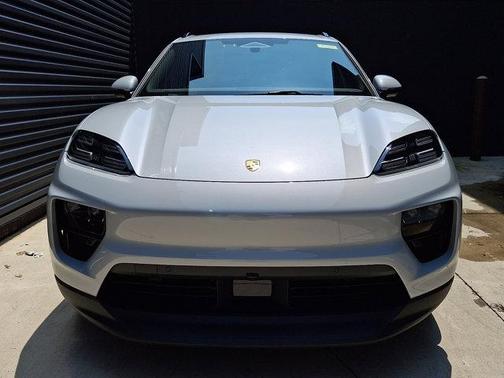 Ice Grey Metallic 2026 Porsche Macan Base