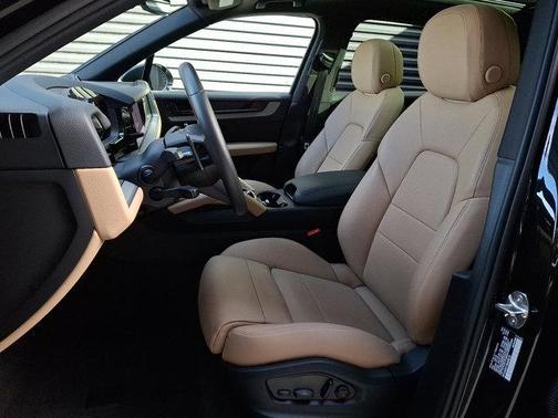 2025 Porsche Cayenne Base