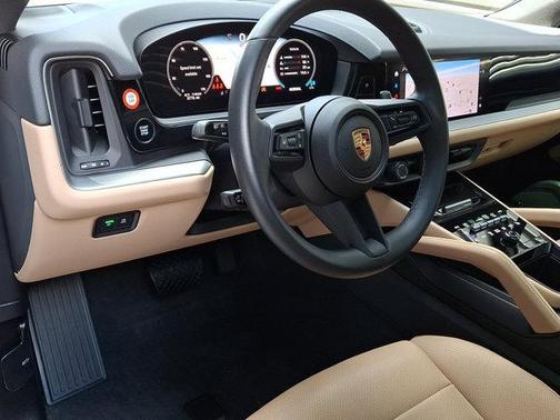 2025 Porsche Cayenne Base