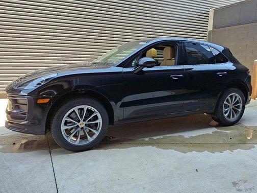 2025 Porsche Macan Base