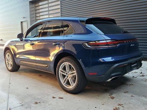 1A 2026 Porsche Macan Base
