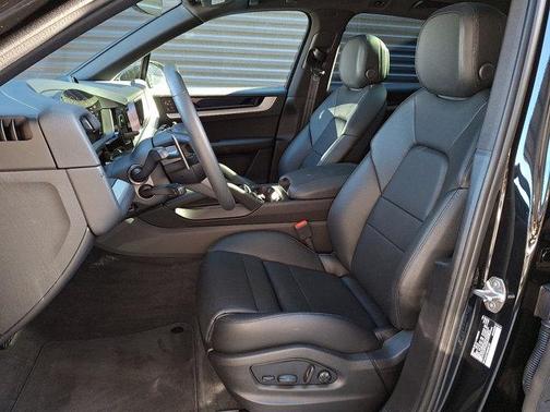 2025 Porsche Cayenne Base