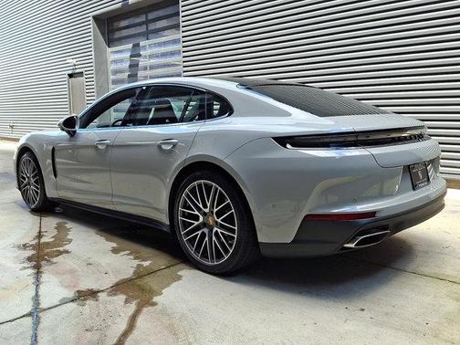 2025 Porsche Panamera 4