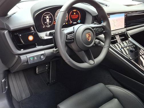 2025 Porsche Panamera 4