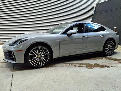 2025 Porsche Panamera 4
