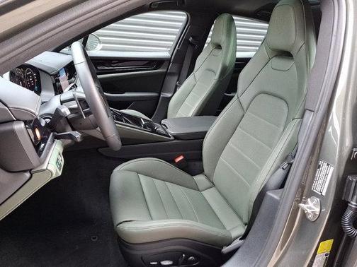 2026 Porsche Panamera 4