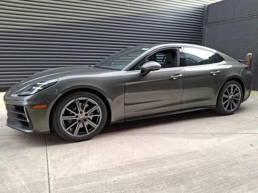 2026 Porsche Panamera 4